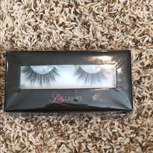 Lilly lashes Miami